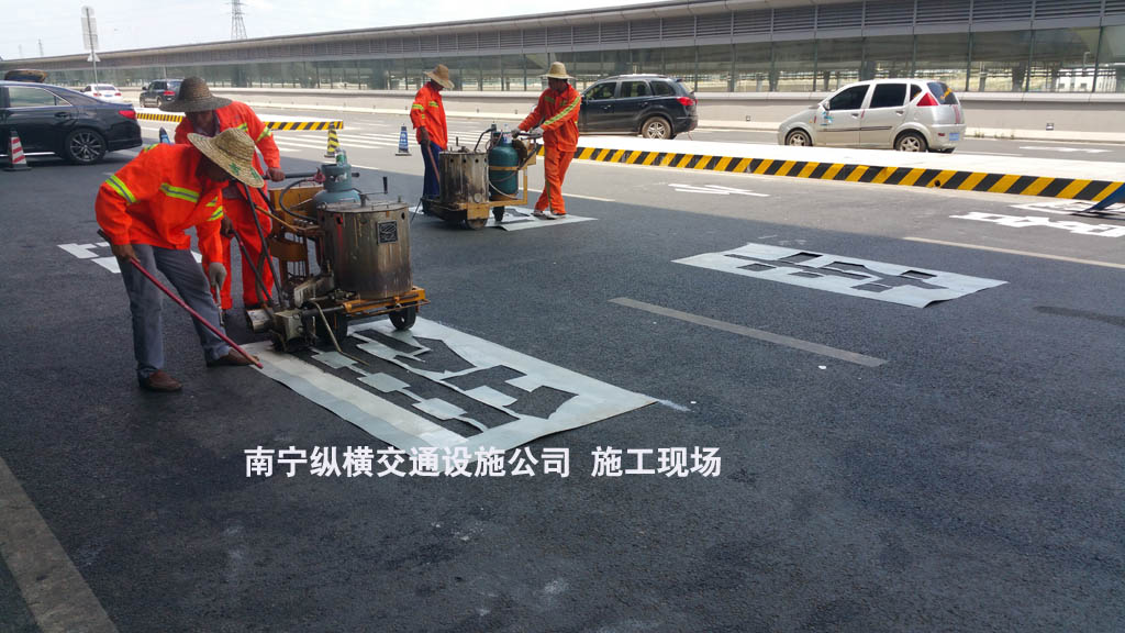 南寧火車(chē)東站 交通標